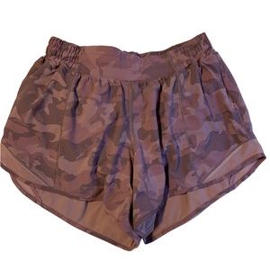 Lululemon hotty hot 4 inch size 6